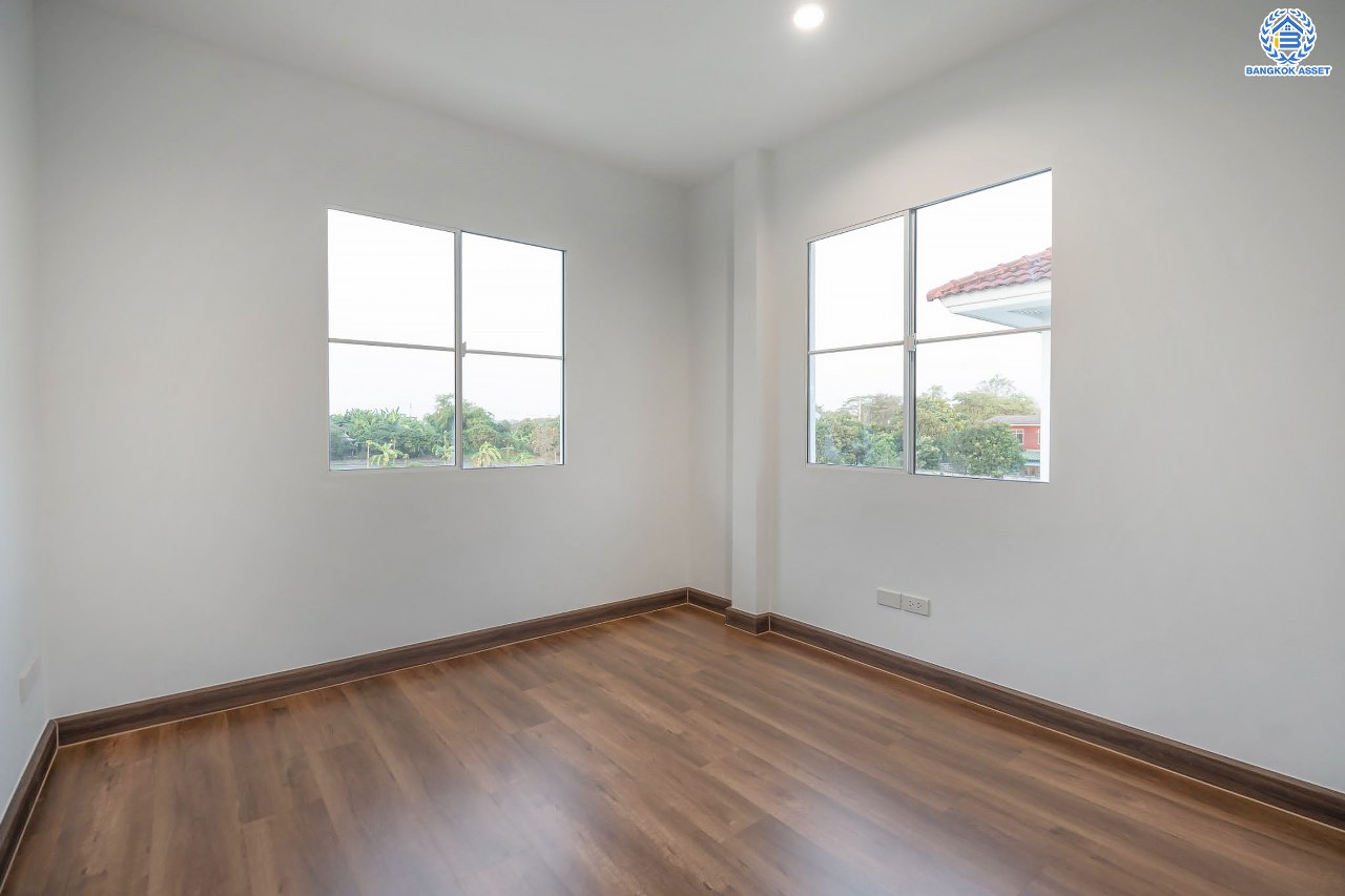 บ้านมือสองตกแต่งใหม่ โครงการ ชลลดา วัดลาดปลาดุก คุณภาพระดับ L&H บนเนื้อที่ 51.3 ตร.ว. ฟังก์ชัน 3 ห้องนอน 2 ห้องน้ำ 1 ที่จอดรถ บนทำเลศักยภาพ เชื่อมต่อหลายเส้นทาง ใกล้รถไฟฟ้าสายสีม่วง "สถานีคลองบางไผ่" และเซ็นทรัลเวสท์เกต...